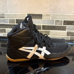 ASICS Matflex Black and White High-Top wrestling Sneakers size 8. EUC